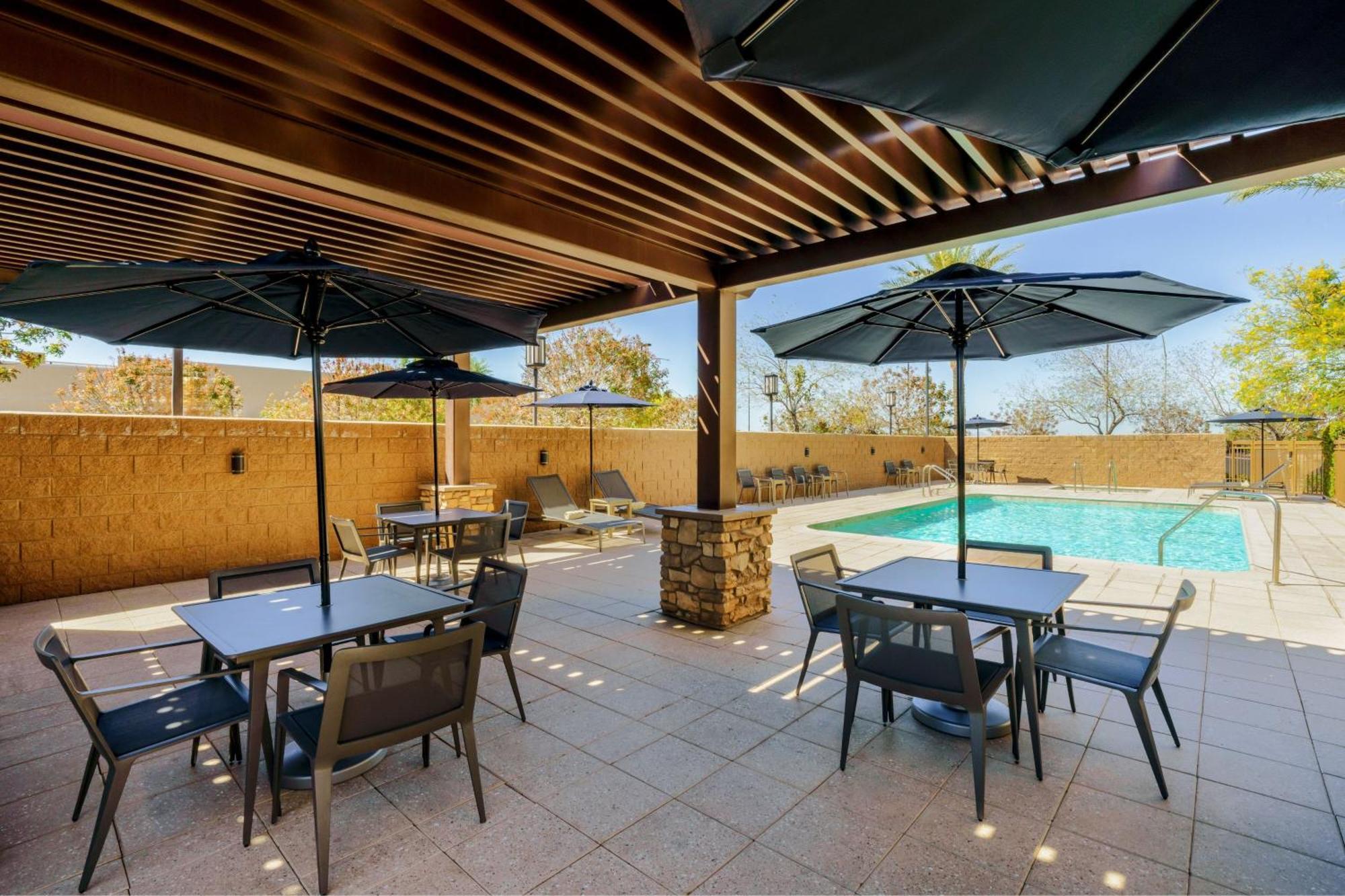 Courtyard By Marriott Phoenix Mesa Gateway Airport Exteriör bild