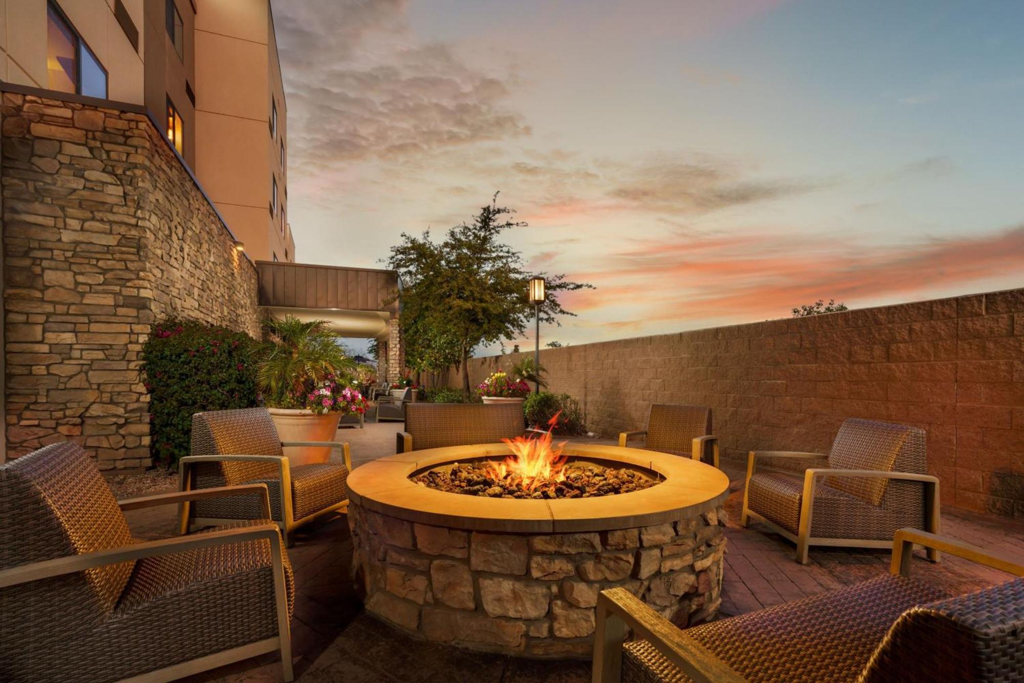 Courtyard By Marriott Phoenix Mesa Gateway Airport Exteriör bild